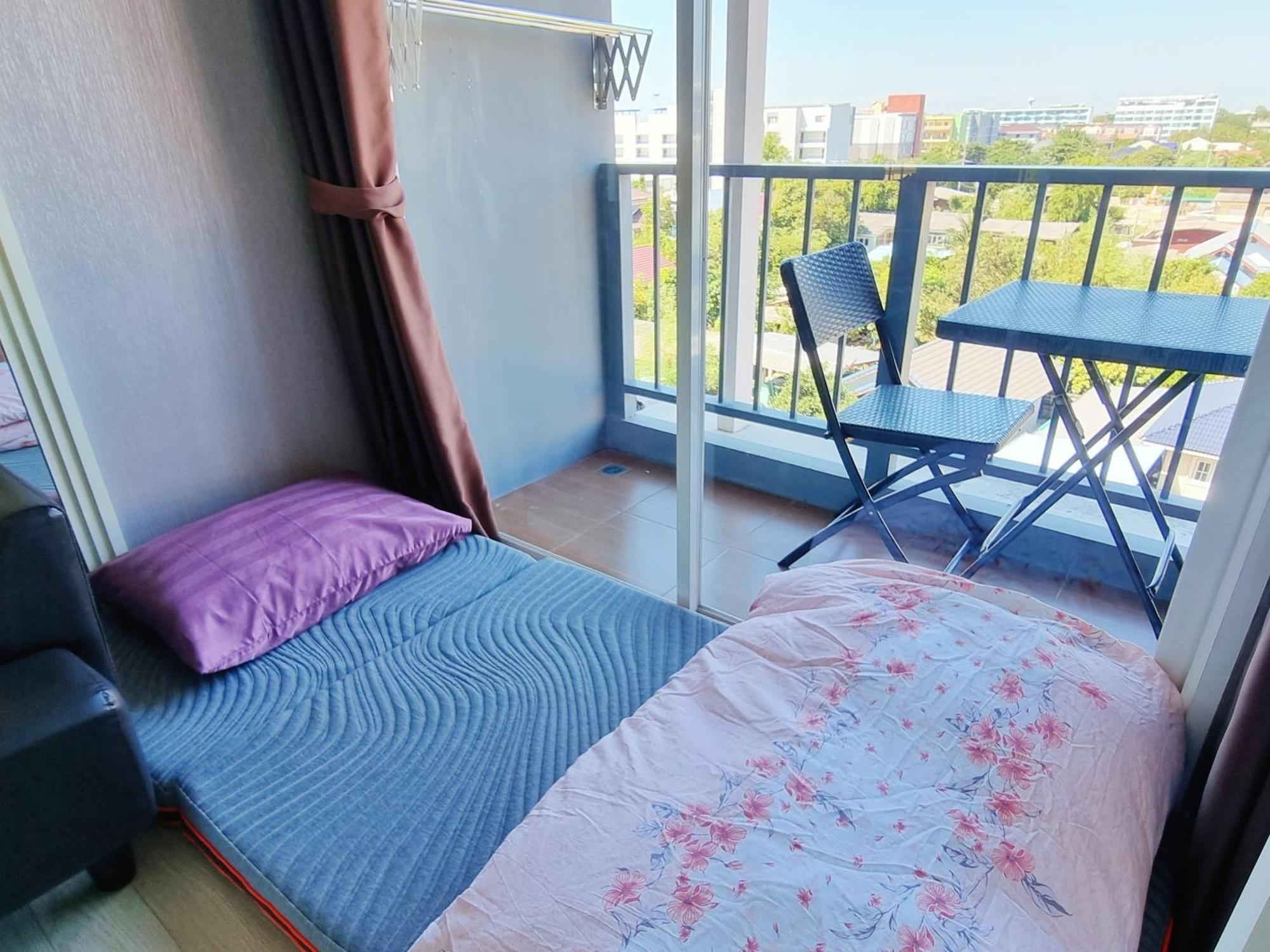 The Patio Bangsaen Apartment Exterior photo