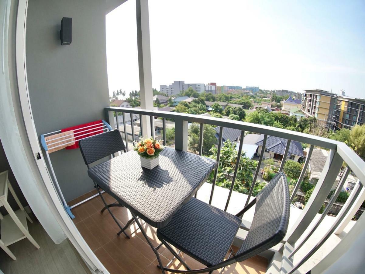 The Patio Bangsaen Apartment Exterior photo